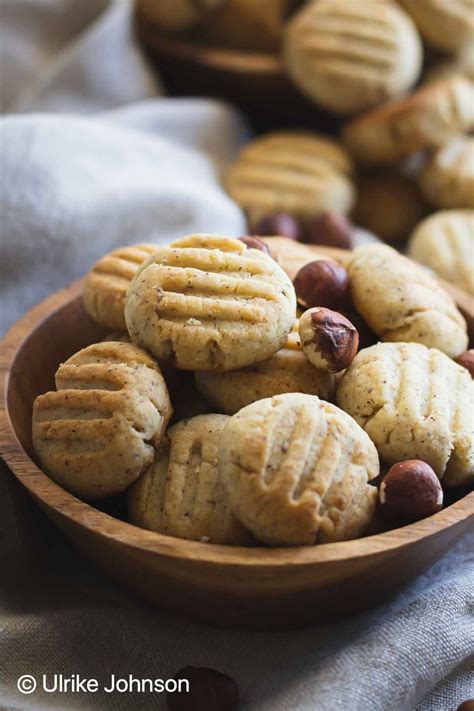 German Hazelnut Cookies with ground hazelnuts - Traditional Recipe