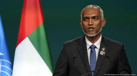 Maldives suspends officials over 'clown' jibe against Modi – DW – 01/07 ...