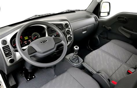 Kia Bongo 2014 - Utilitário ganha airbag e parte de R$ 63,900