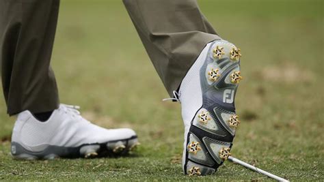 How To Decide: Spiked vs. Spikeless Golf Shoes – Dennis Golf Courses ...