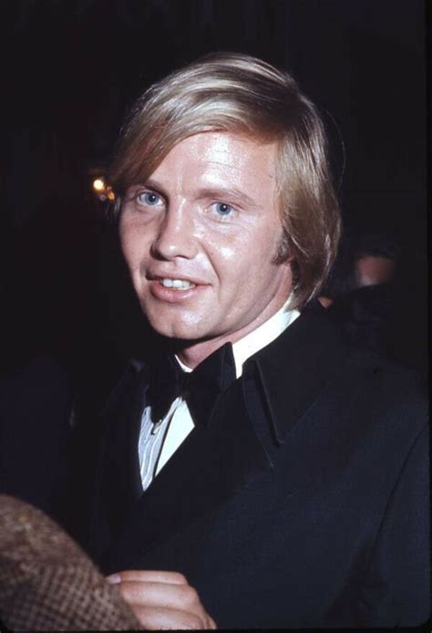 33 Vintage Portrait Photos of Jon Voight in the Late 1960s and ’70s ...