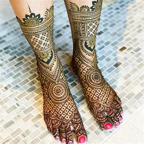 Modern Style Modern Leg Mehndi Tattoo Design : Modern Henna Mehndi ...