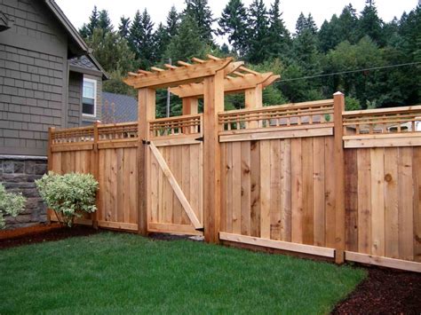 House Fencing Costs 2020: Materials, Installation Planning & Pricing ...