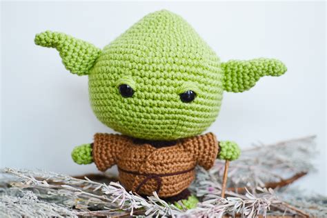 Baby Yoda Crochet Pattern by Yarn Society