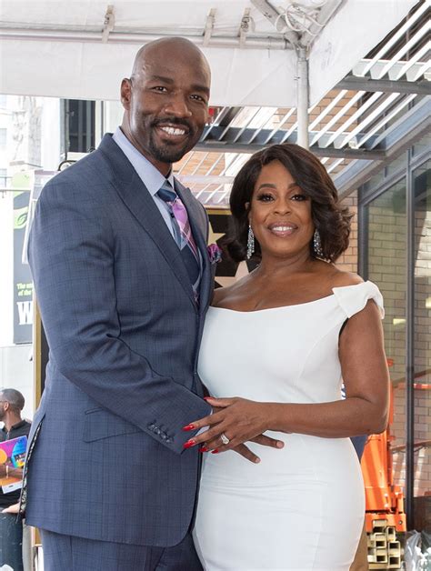 Off the Market: Niecy Nash Ties the Knot – Sandra Rose