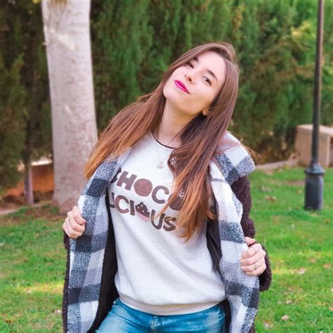 Lyna Vallejos is a famous Argentina Youtuber Gamer of 27 years. She is ...