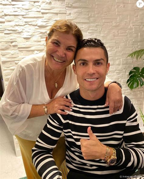 Cristiano Ronaldo et sa maman Dolores, sur Instagram, le 3 mai 2020 ...