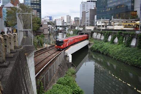 Marunouchi Line Tokyo – Our Lives Our Photographs