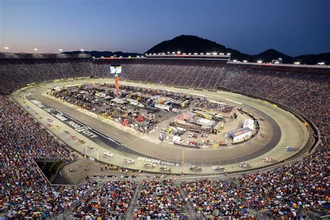 NASCAR Race Mom: Bristol Motor Speedway #NASCAR Race Schedule