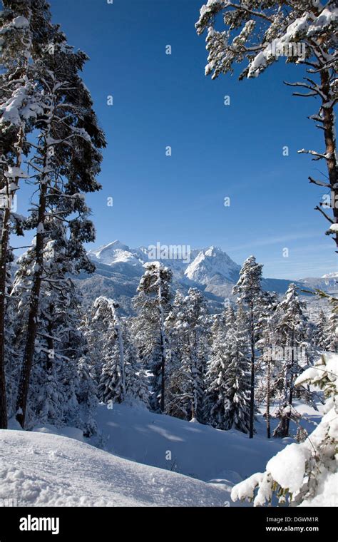 Wetterstein Range, Alpspitze Mountain, Zugspitze Mountain, winter, snow ...