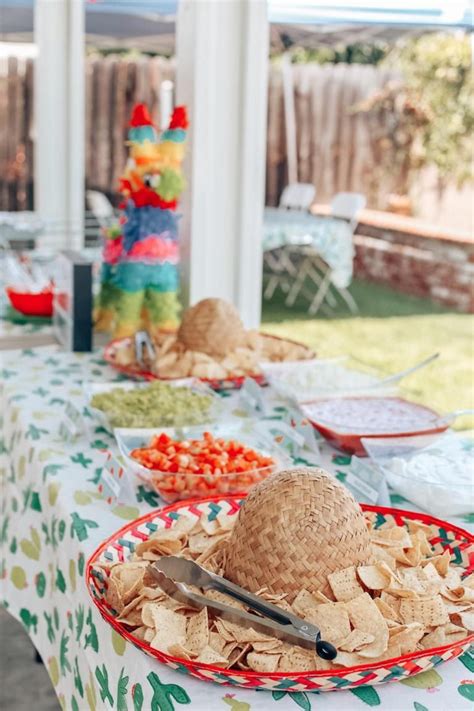 Taco Bar Ideas For Graduation Party : Graduation Party Ideas (With ...