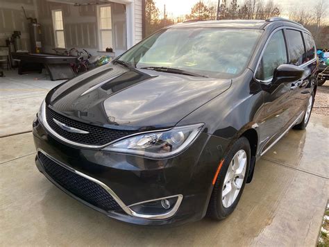 Portfolio - Chrysler Pacifica Deluxe Detail - Cummings Mobile Detailing