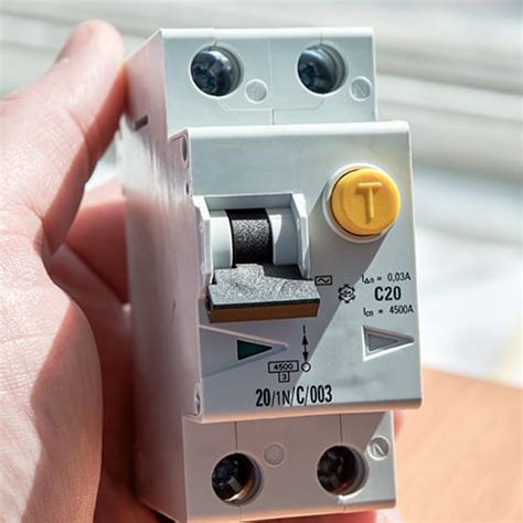 Types of Circuit Breakers & How They Work