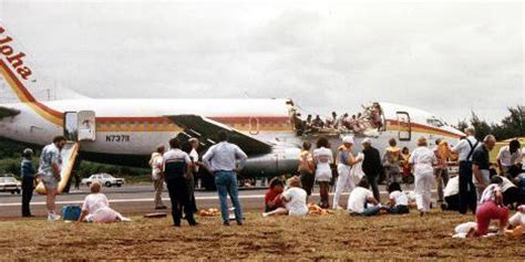 How heroic Aloha Airlines Flight 243 pilots Managed to Land Boeing 737 ...