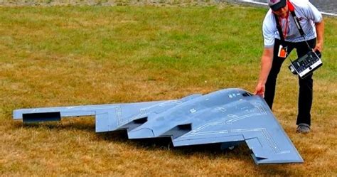 B2 Spirit Stealth Bomber Huge Rc Scale Model Turbine Jet Demo Flight