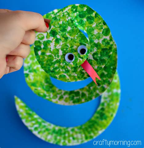 Whirligig Paper Plate Snake DIY - Fun Crafts Kids