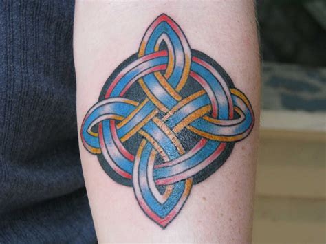 The American Origins Of The Not-So-Traditional Celtic Knot Tattoo ...