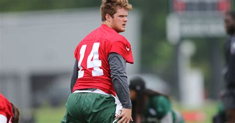 Sam Darnold signs with Jets, ending contract holdout