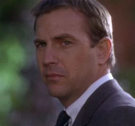 Kevin Costner as Frank Farmer. The Bodyguard. | Kevin costner ...