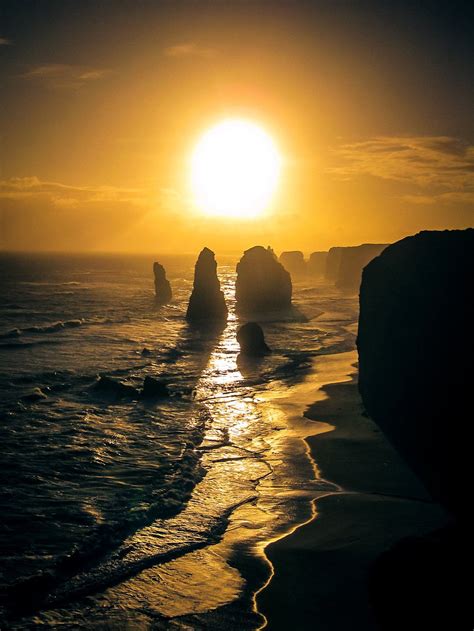 photo ... sunrise/sunset ... Twelve Apostles off the Great Ocean Rd ...