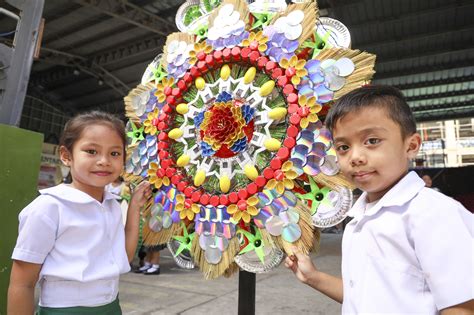 Community Development | Students ready for Christmas lantern contest