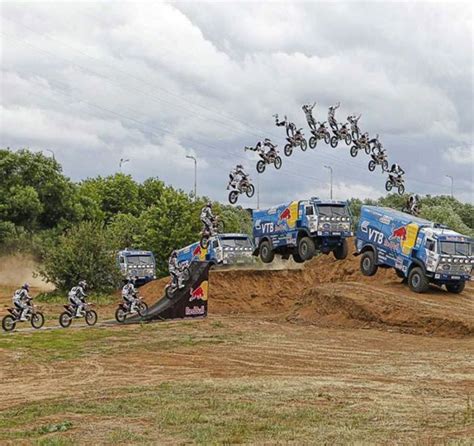 The Best Bike Stunts (30 pics)