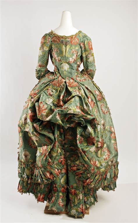 Die Robe à la polonaise - Costume Antique