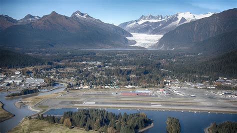 Why Is Alaska's Juneau International Airport So Challenging To Fly Into?