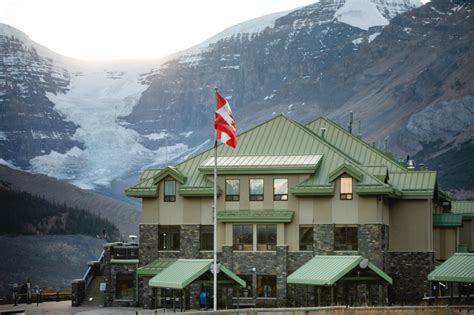 The Glacier View Lodge at the Columbia Icefields: Hotel Review