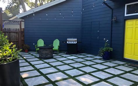 Install Synthetic Grass in Seattle Patios With These Landscaping Ideas