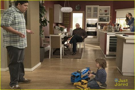 Full Sized Photo of modern family man shouldnt lie stills 04 | Manny ...