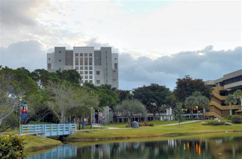 Modesto Maidique Campus - Green Library | Florida International ...