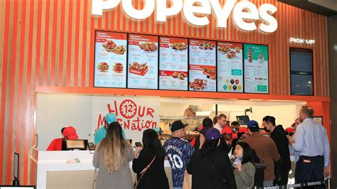 Popeyes UK Opening: Londoners Queue for Fried Chicken Sandwiches ...