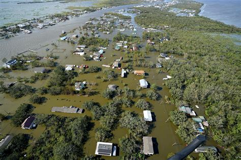 Hurricane Ida: Thousands of residents face weeks without power - WHYY