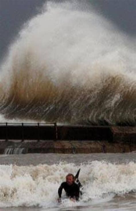 Tidal surge poses serious threat to English, Dutch coasts | CBC News