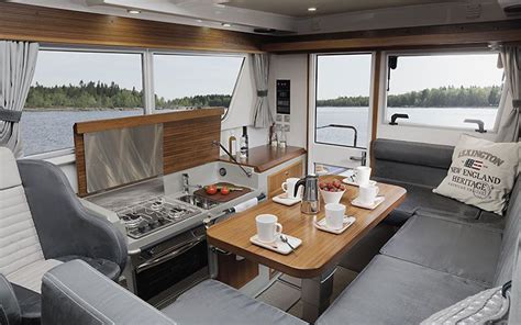 SARGO BOATS | Sargo 33 Explorer Deck Gate, Shower Cabinets, Family ...