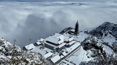 Snow covered all Mount Fansipan, Vietnam : r/pics