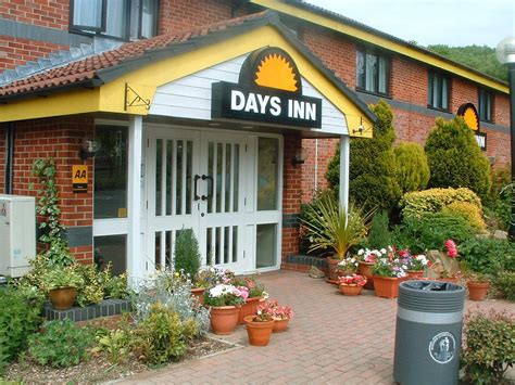 DAYS INN BY WYNDHAM MICHAELWOOD M5 - Updated 2023 (UK)