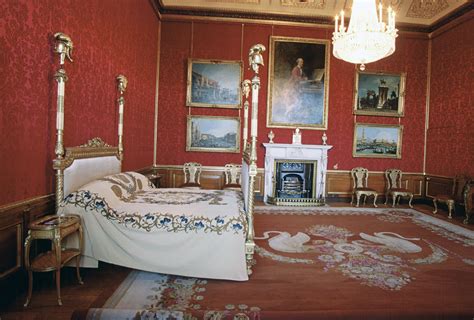 Windsor Castle: King's Bedchamber Windsor Castle Interior, Inside ...