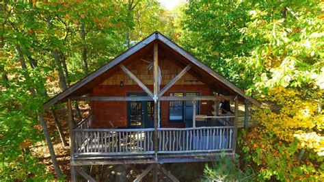 VRBO.com #438552 - Treehouse Cabin with Hot Tub | Treehouse cabins, Nc ...