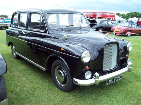 33 Austin FX4 Taxi (1965) | Austin FX4 Taxi (1958-97) Engine… | Flickr