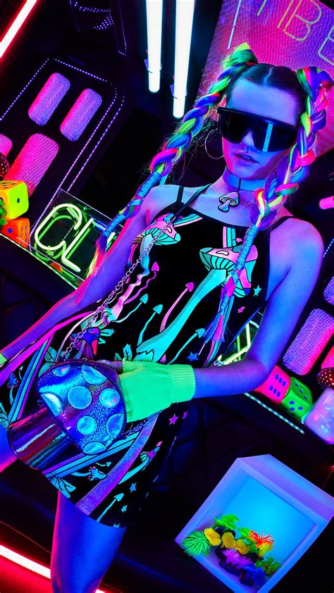 Pin by Lilalola on CLUB EXX | Cyberpunk fashion neon, Cyberpunk fashion ...