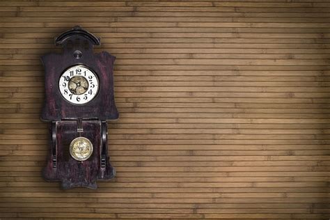 How Does A Pendulum Clock Work? » ScienceABC