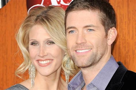 Josh Turner Gets Into a ‘Groove’ on the Road With Wife and Their ...