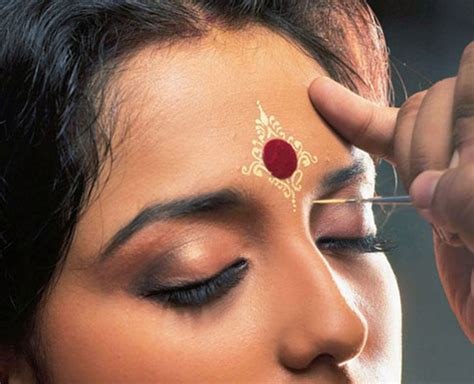 Bindi Trends That Will Never Go Out Of Style | HerZindagi