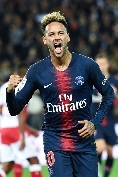 Paris Saint-Germain's Brazilian forward Neymar Jr celebrates after ...