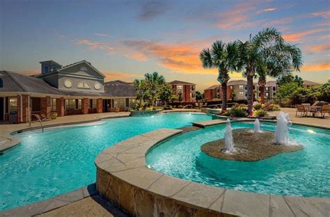 Pearland Texas Short-term Housing Rentals + Housewares & Utilities Included