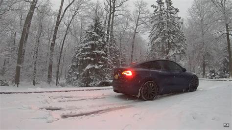 Traction of a Tesla Model Y AWD tested in the snow using Off-Road ...