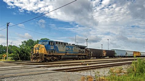 Yn2 | CSX locomotive in the former paint scheme building a t… | Flickr