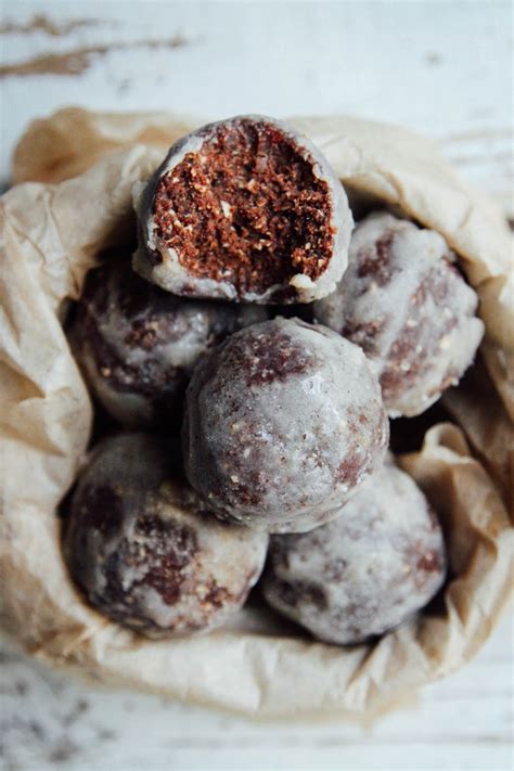 This Rawsome Vegan Life: GLAZED CHOCOLATE DONUT HOLES